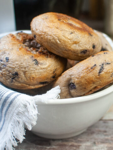 air fryer bagels featured closeup