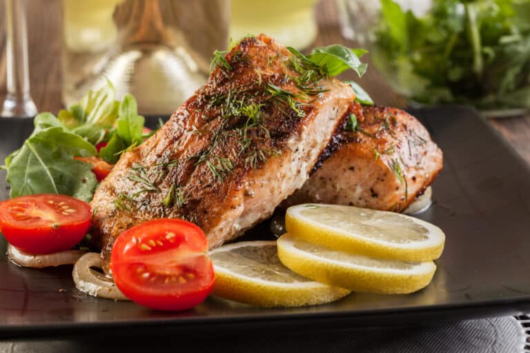 2 broiled salmon with garnishes
