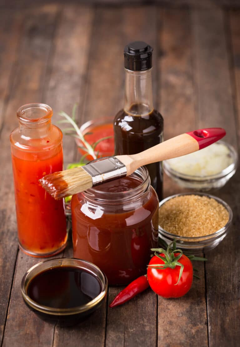 An easy homemade bbq sauce that has 6 ingredients and in ready in under 10 minutes.