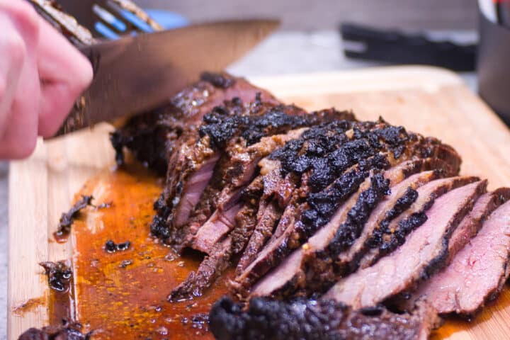 sliced smoked tri tip with a nice bark